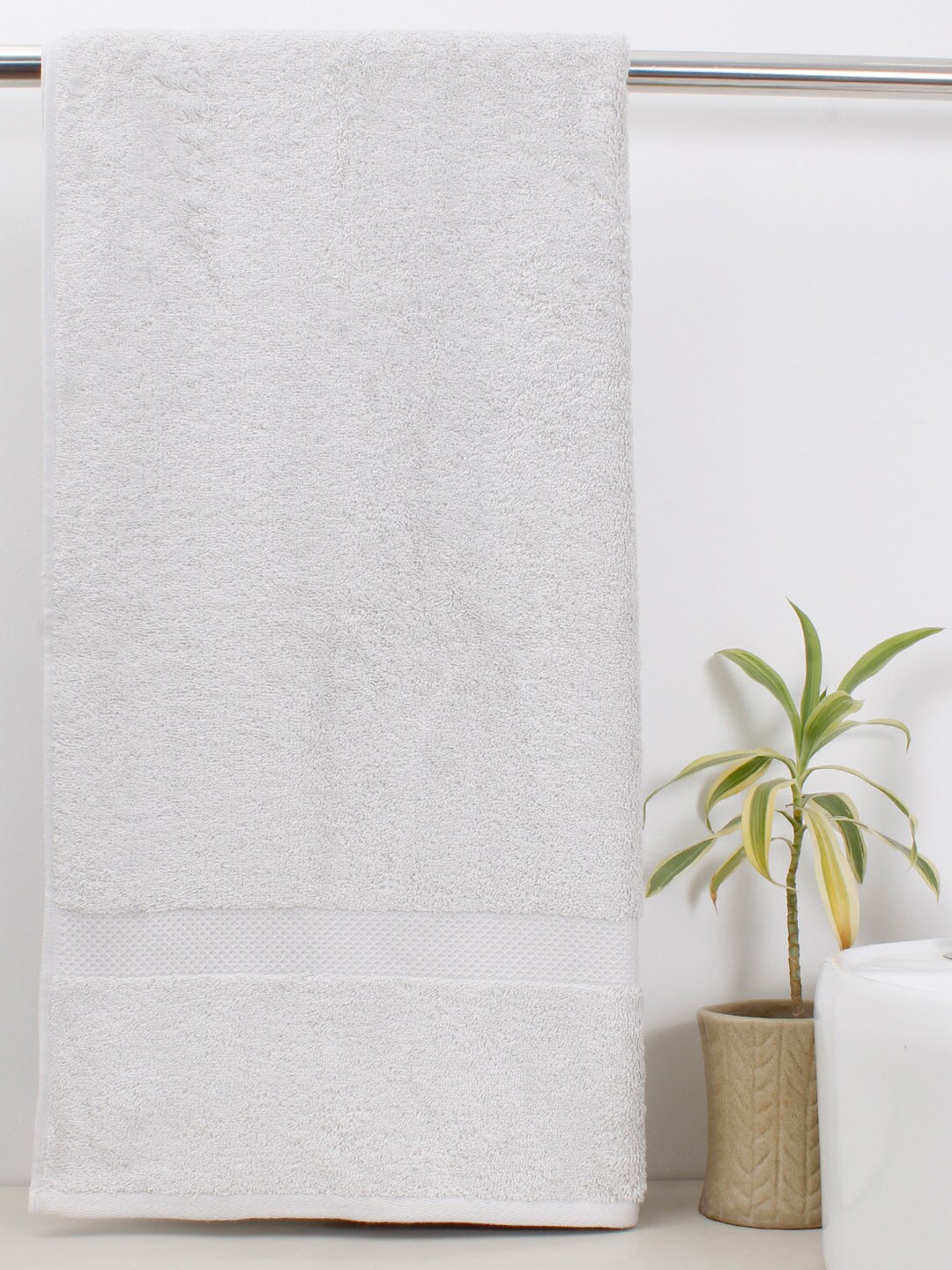 

AVI Living White Solid 650 GSM Bath Towel