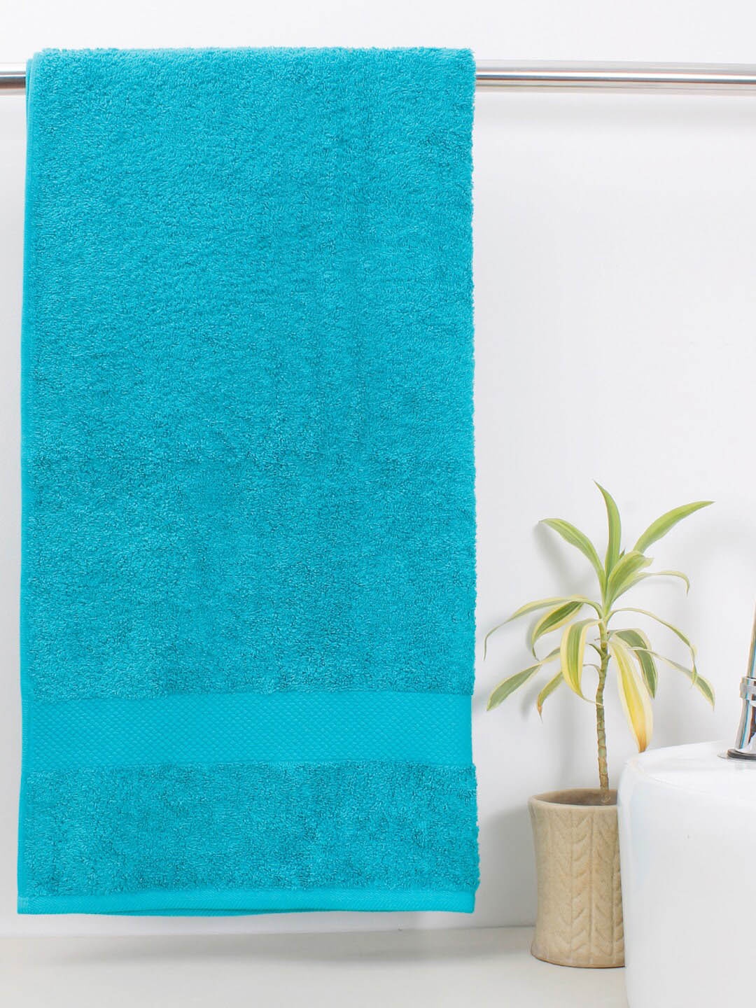 

AVI Living Turquoise Blue Solid 500 GSM Bath Towel