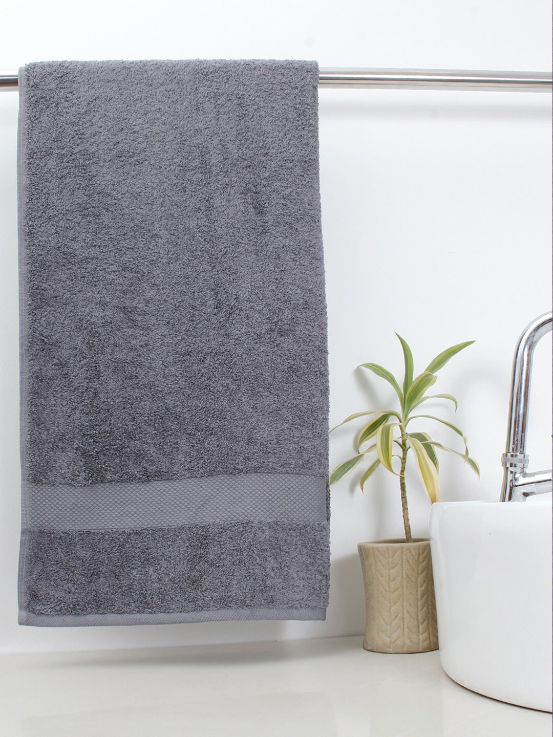 

AVI Living Grey Solid 500 GSM Pure Cotton Bath Towel