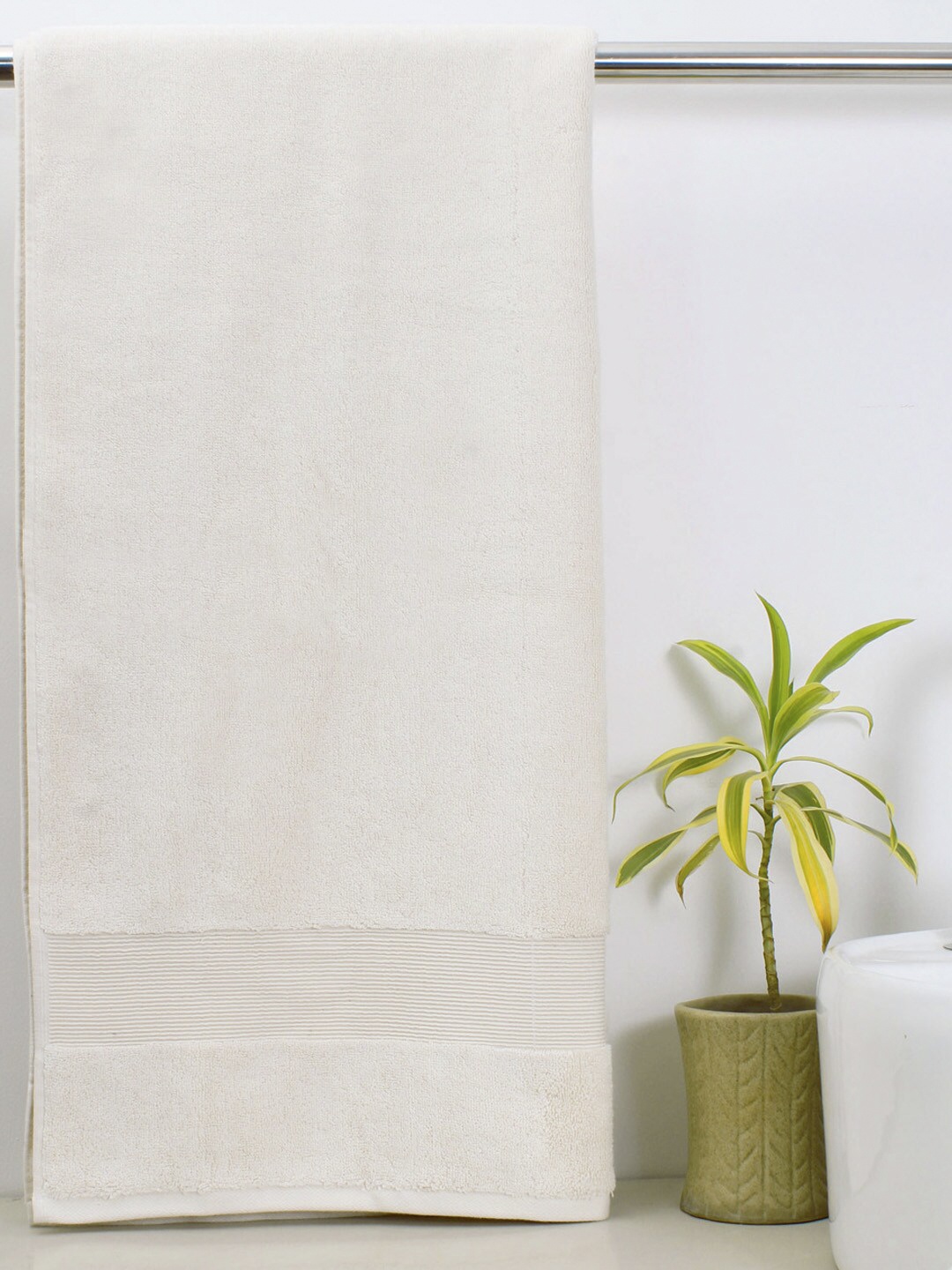 

AVI Living Cream-Coloured 650 GSM Sustainable Organic Cotton Bath Towel