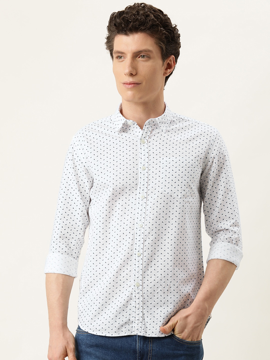 

Flying Machine Men White & Blue Ditsy Geometric Print Slim Cotton Opaque Casual Shirt