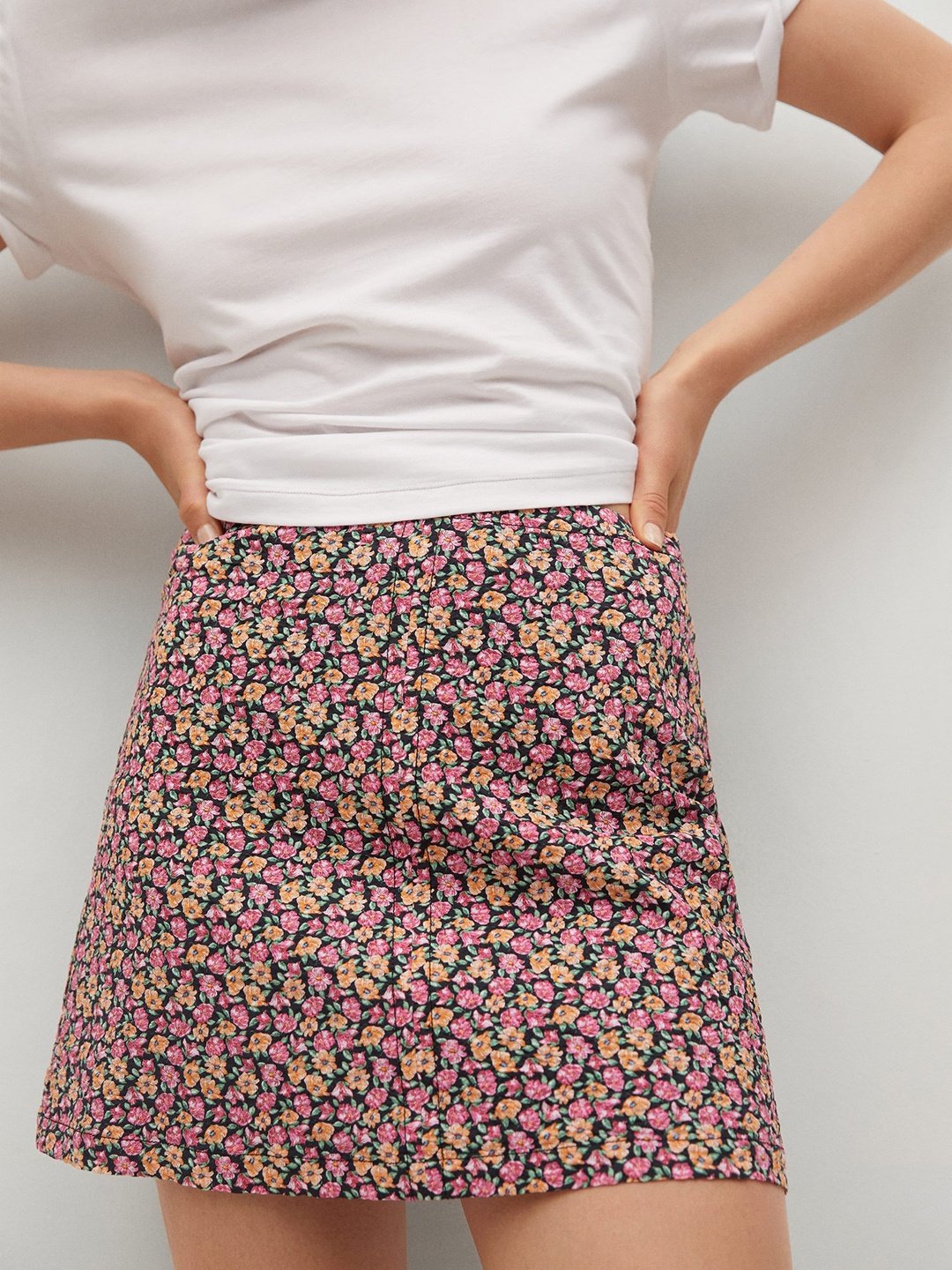 

MANGO Women Black & Pink Floral Print Mini A-Line Skirt