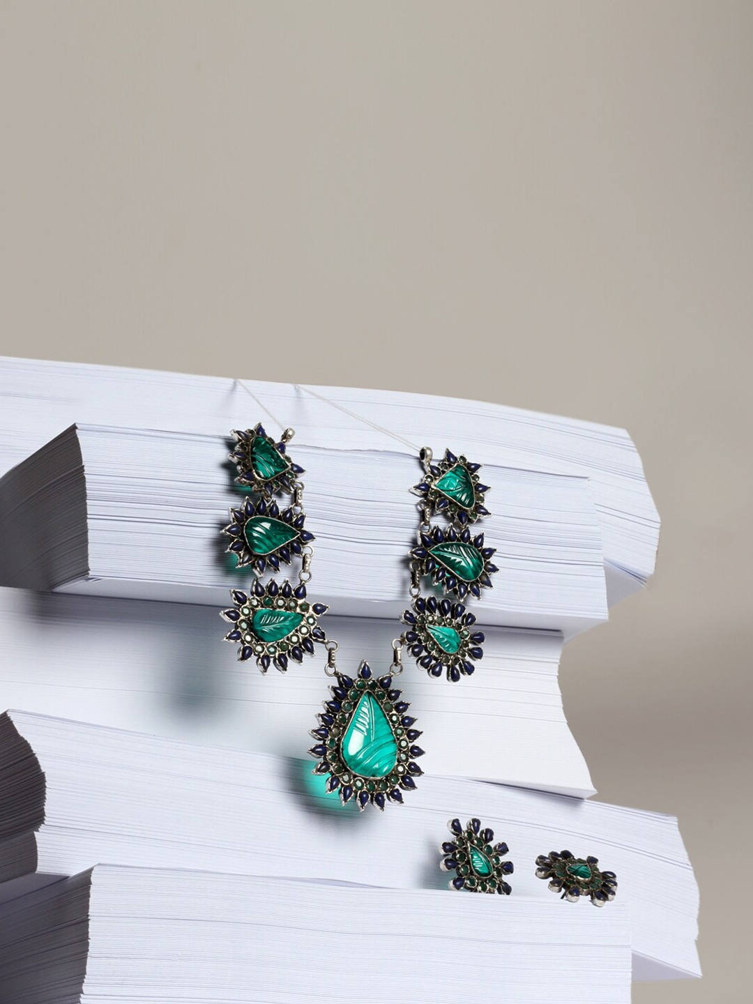 

SANGEETA BOOCHRA Silver-Toned & Green Silver Handcrafted Necklace