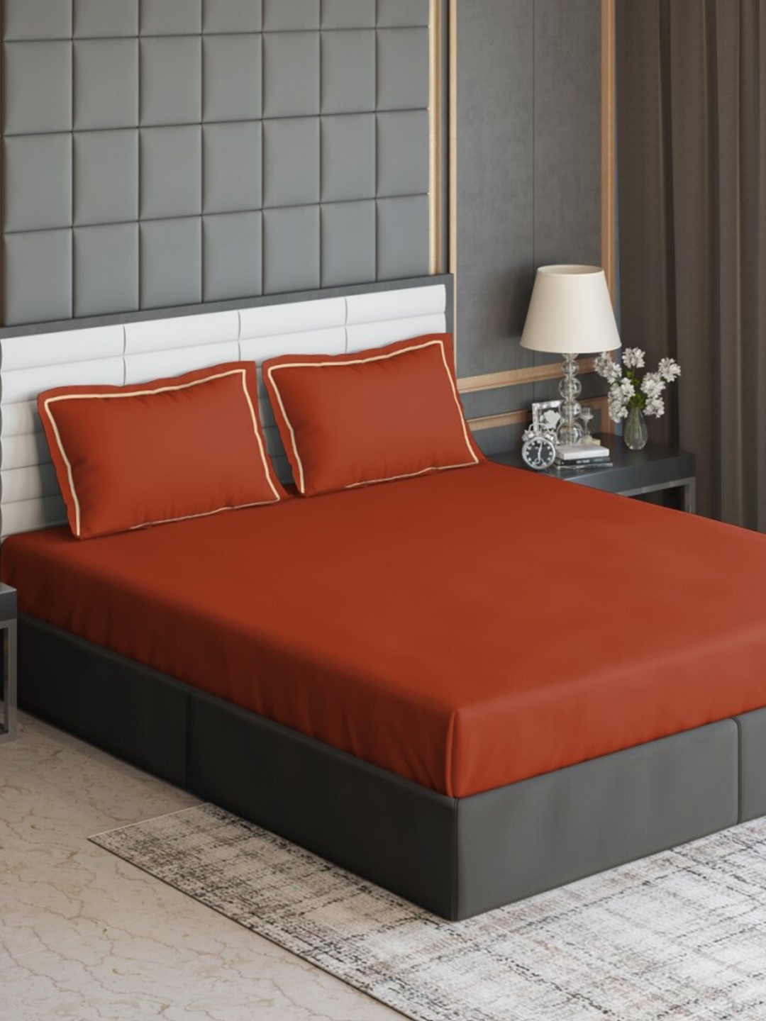 

DDecor Rust Red 300 TC Cotton Queen Bedsheet with 2 Pillow Covers