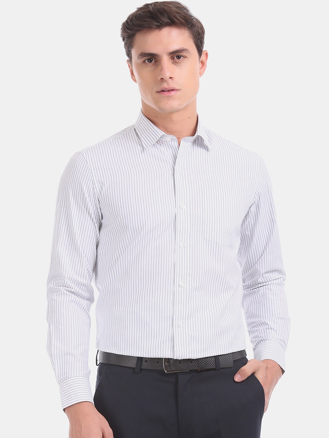 

Excalibur Men White Slim Fit Opaque Striped Casual Shirt