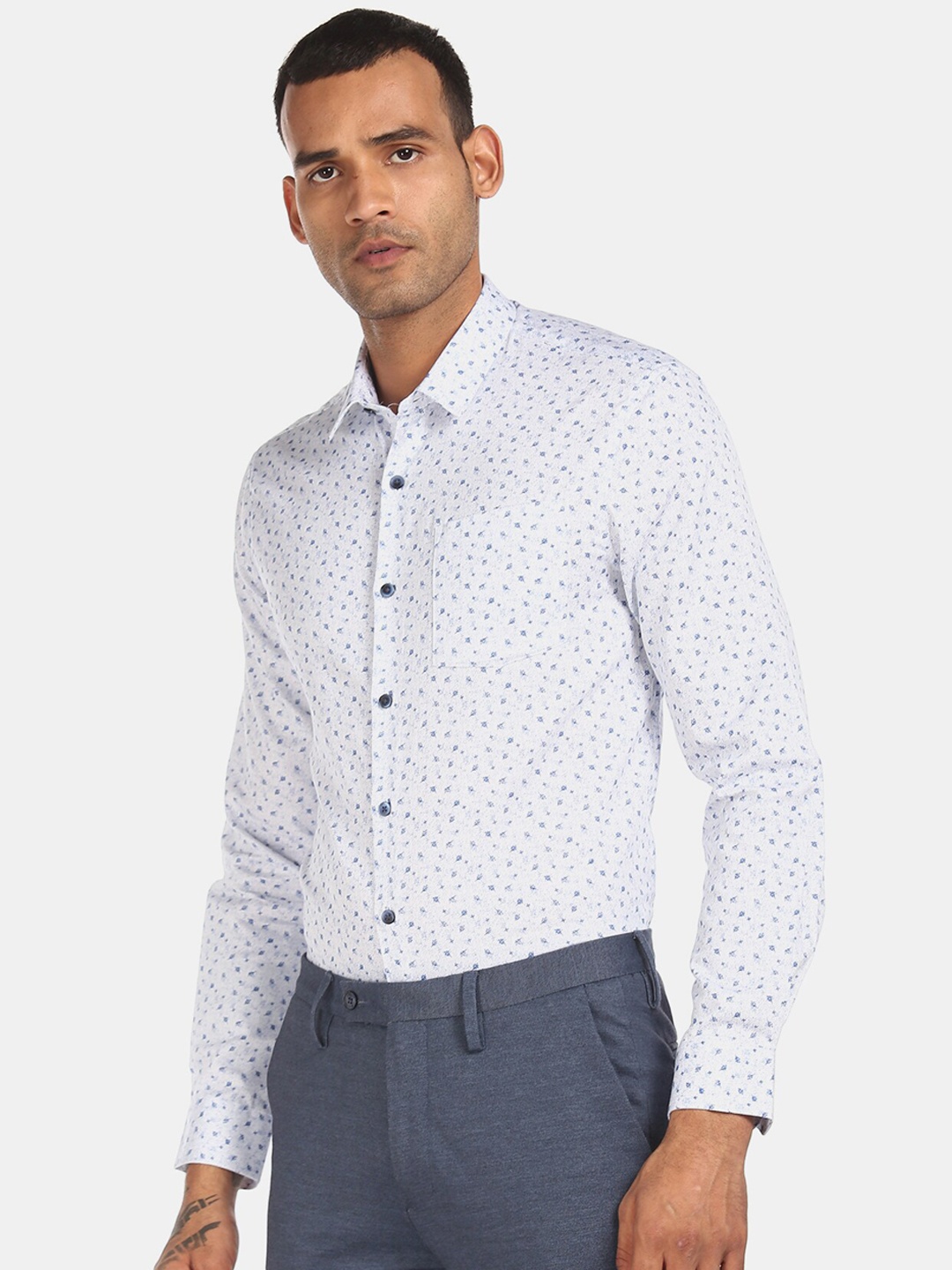

Excalibur Men White & Blue Opaque Printed Pure Cotton Formal Shirt