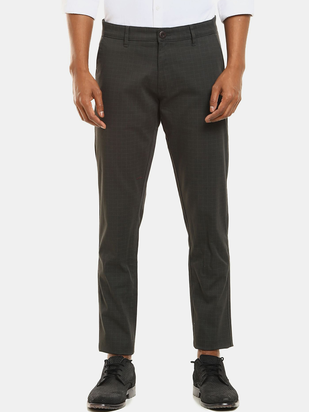 

Ruggers Men Brown & Grey Cotton Checked Trousers