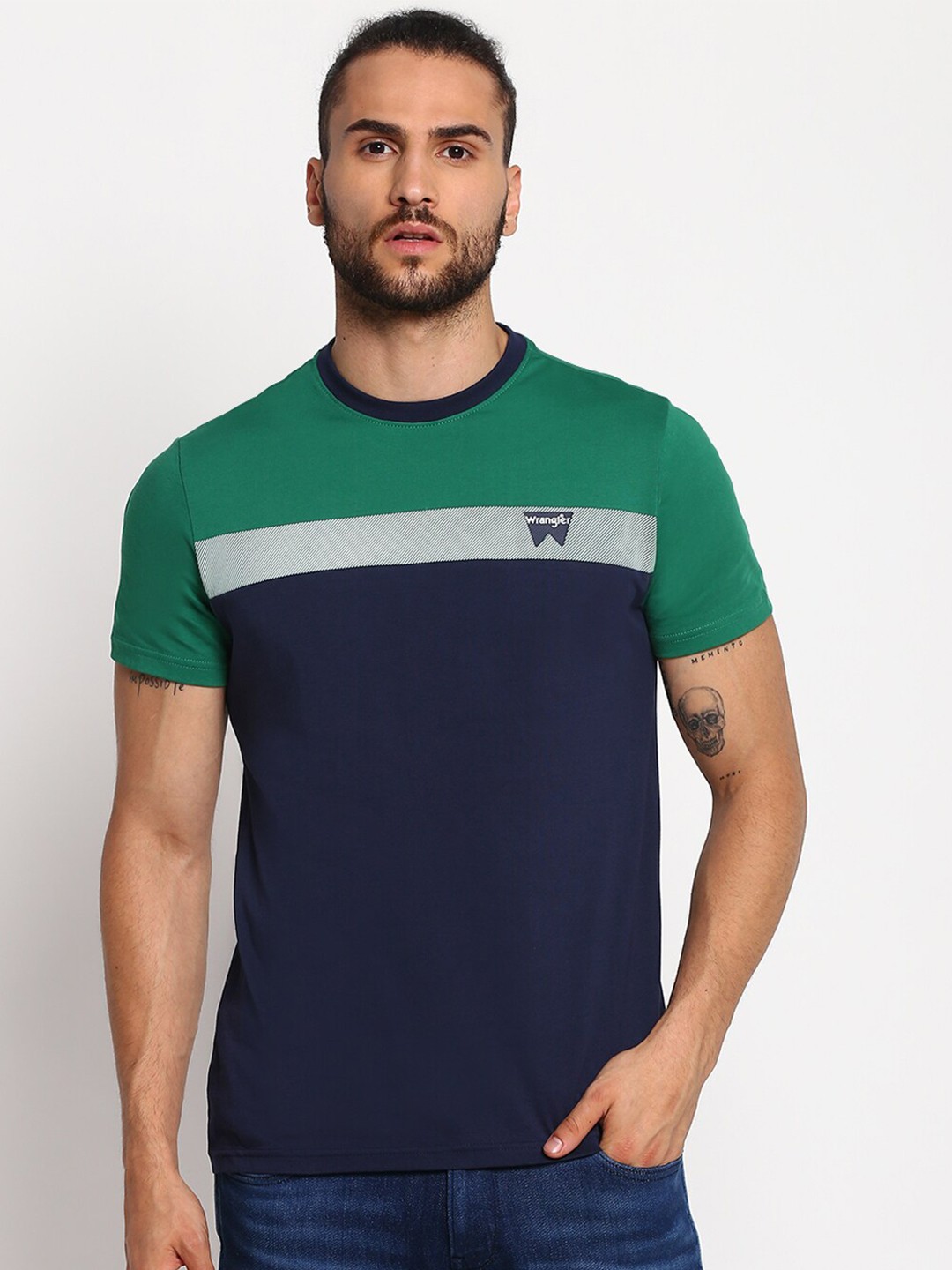 

Wrangler Men Blue Colourblocked Applique T-shirt