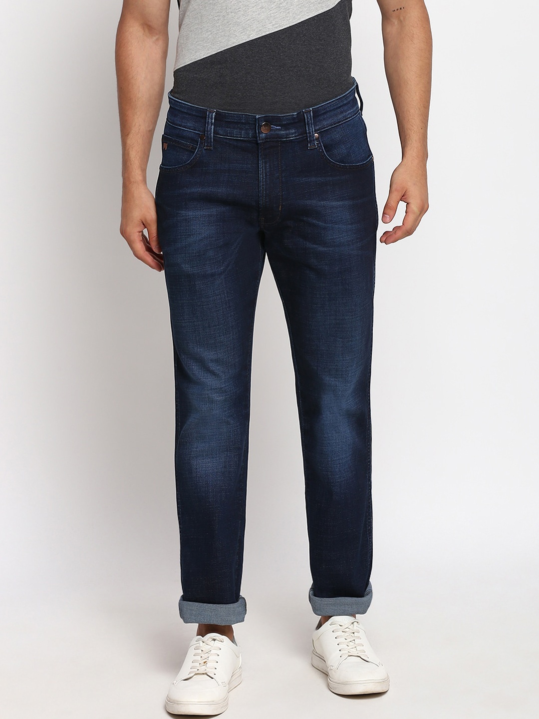

Wrangler Men Blue Light Fade Jeans
