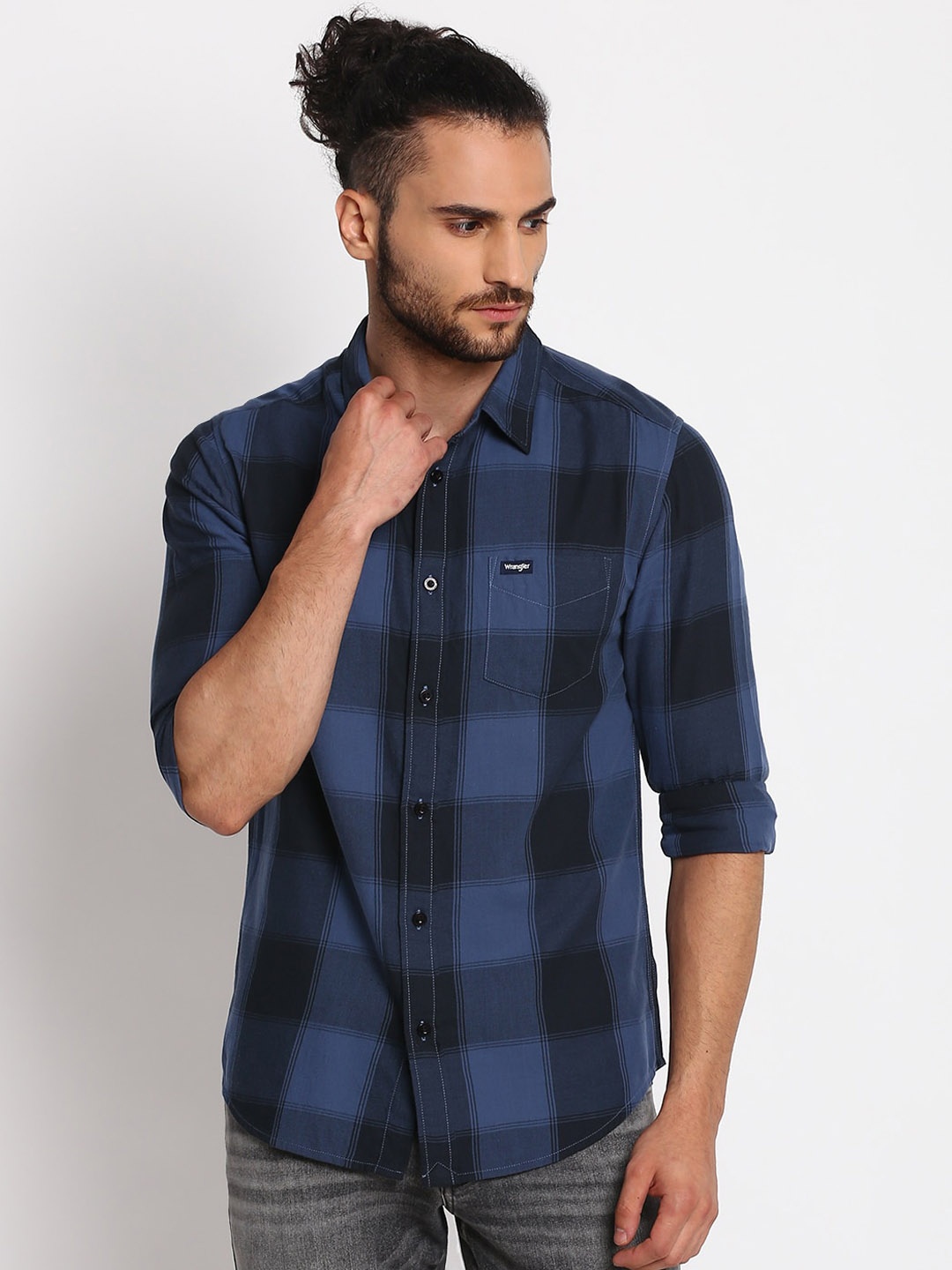 

Wrangler Men Blue Slim Fit Buffalo Checks Opaque Checked Casual Shirt