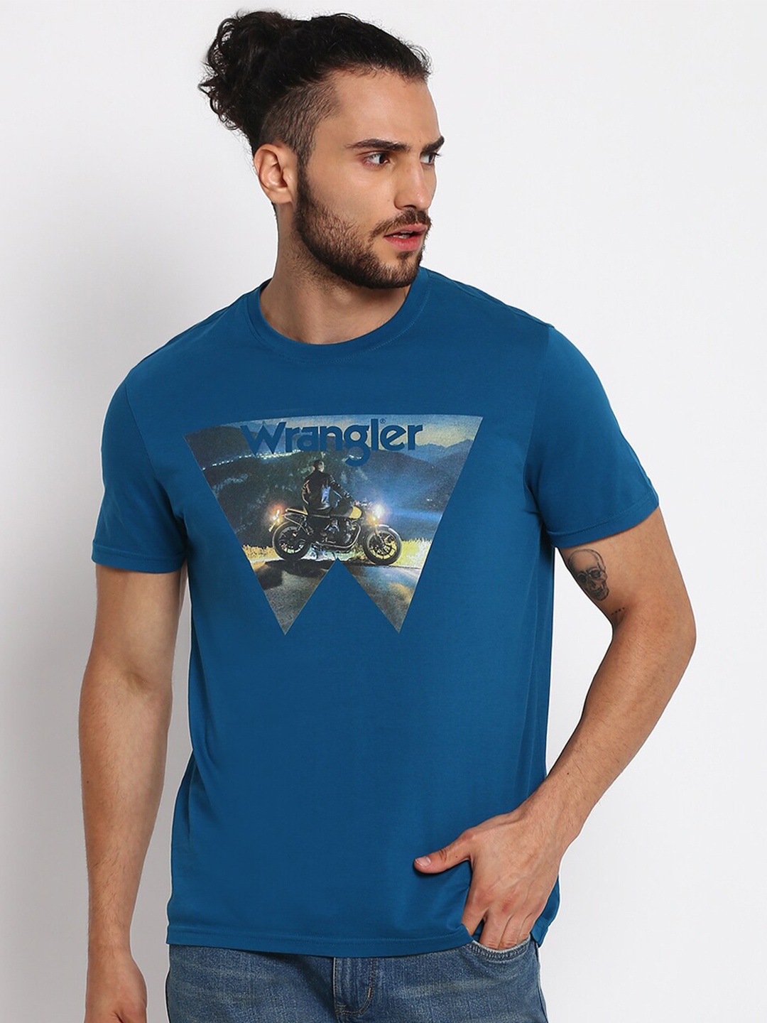 

Wrangler Men Blue Typography Printed Applique T-shirt