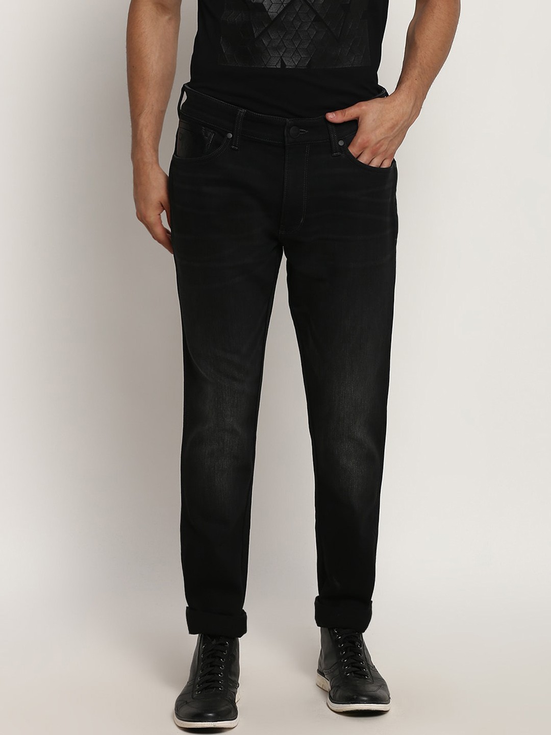 

Wrangler Men Black Slim Fit Jeans
