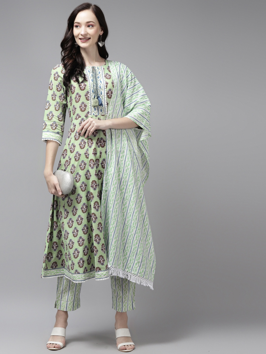 

Amirah s Women Green Floral Printed Regular Pure Cotton Kurta with Palazzos & With Dupatta