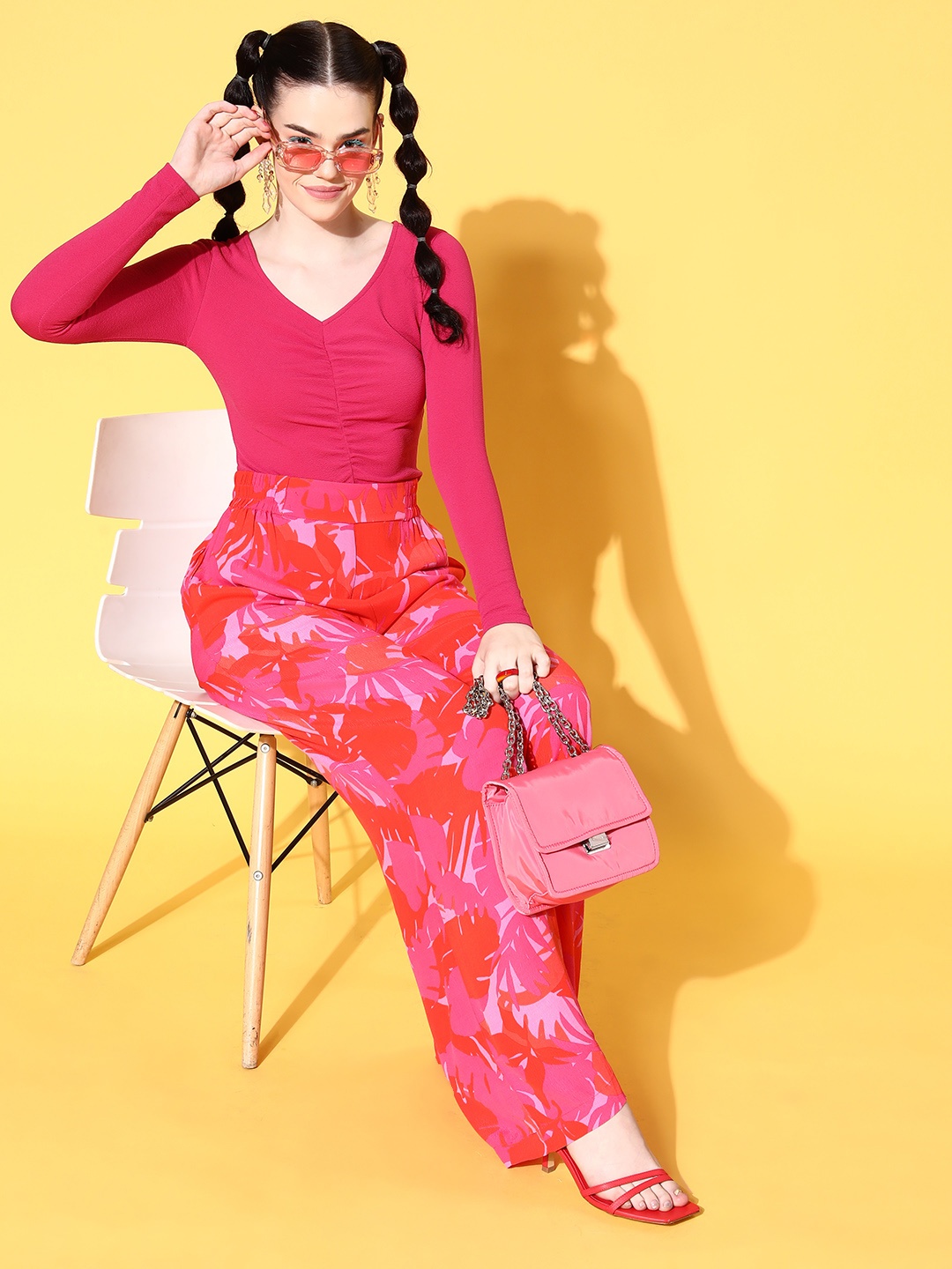 

Veni Vidi Vici Pink Solid Ruched V-Neck Crop Top
