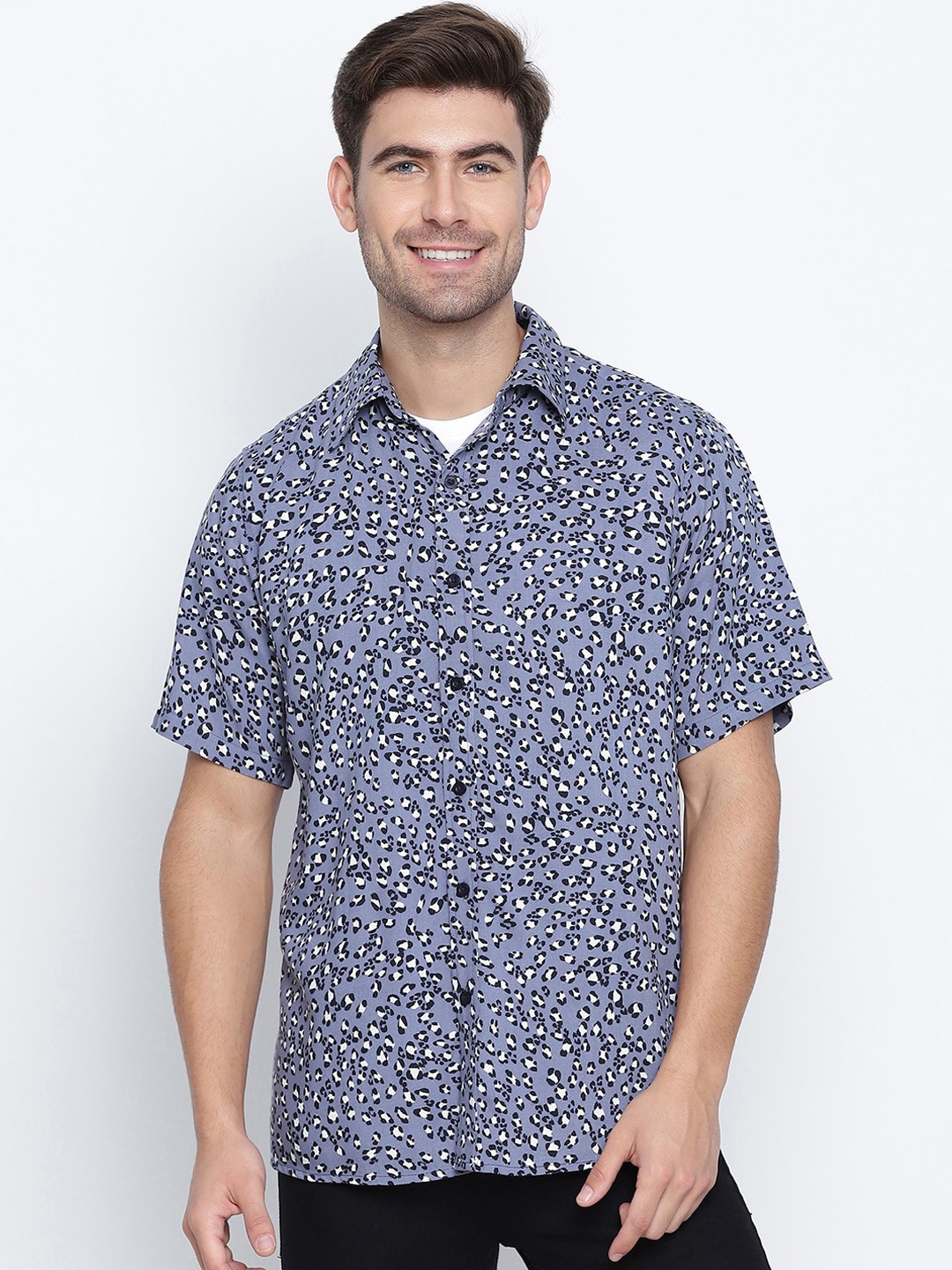 

Oxolloxo Men Blue Animal Opaque Printed Casual Shirt