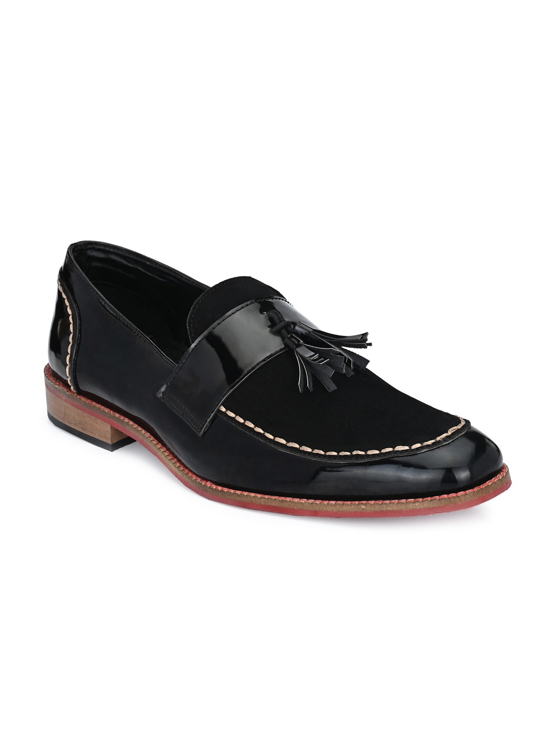 

KLEAT Men Black Solid Loafers