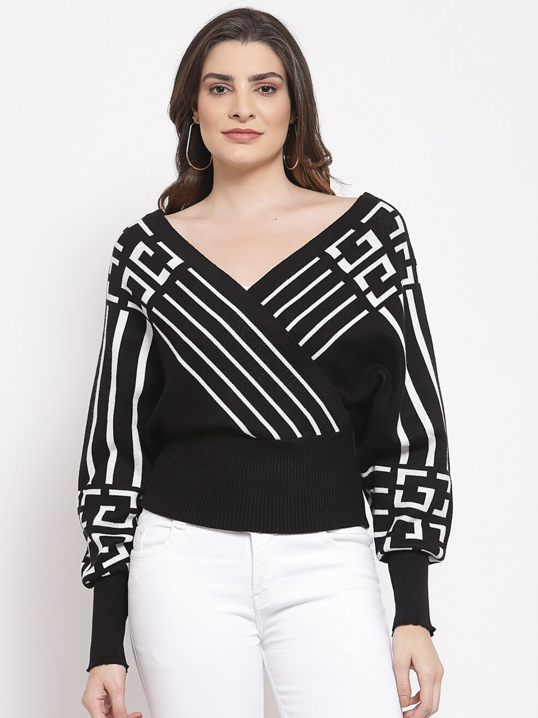 

Mafadeny Women Black & White Pullover