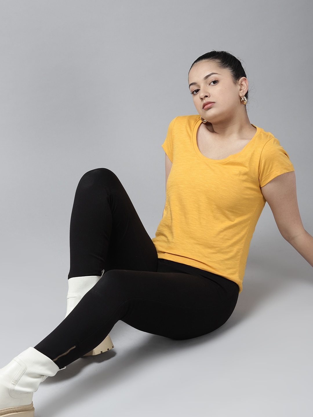 

UTH by Roadster Girls Mustard Yellow Pure Cotton Solid Scoop Neck T-shirt