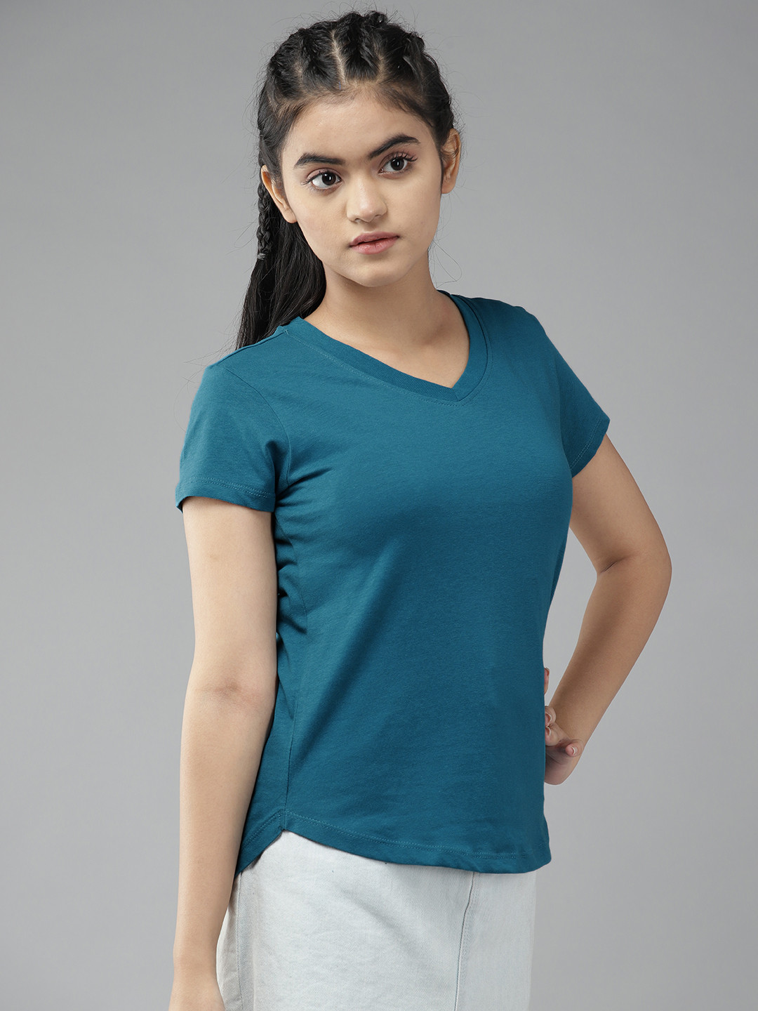

UTH by Roadster Girls Teal Blue Solid Cotton V-Neck T-shirt