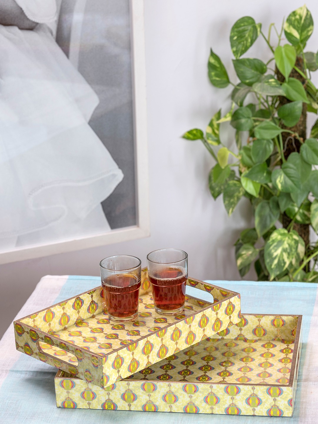 

MIAH Decor Set Of 2 Yellow & White Handcrafted Rectangle Wooden Trays