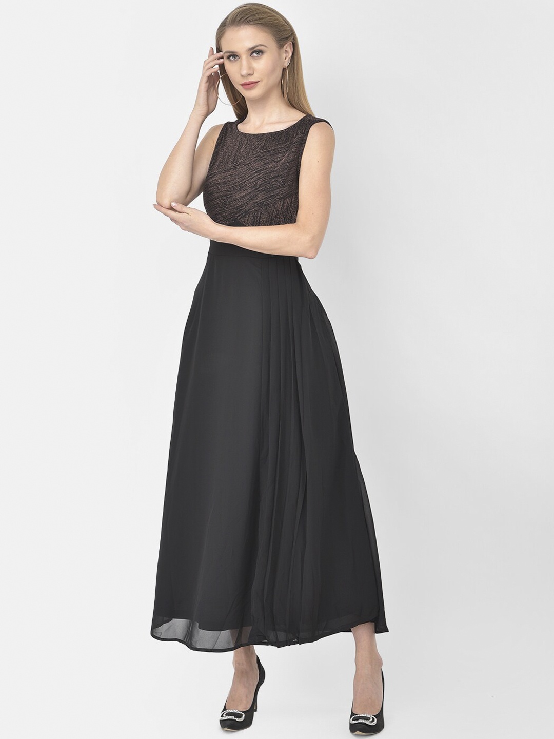 

Latin Quarters Black Pleated Maxi Dress