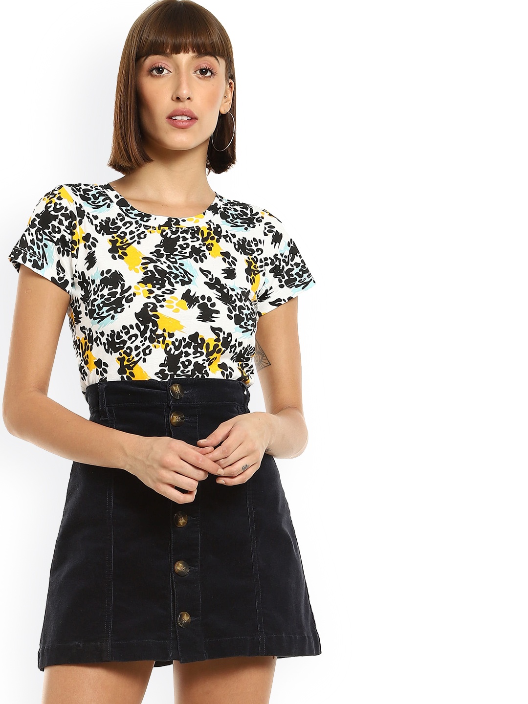

Sugr Women White Printed V-Neck Pockets T-shirt