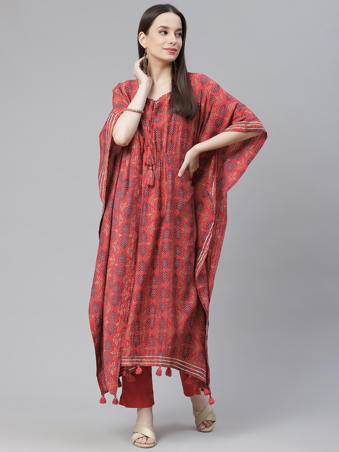 

Divena Women Red Floral Printed Regular Kurta with Trousers