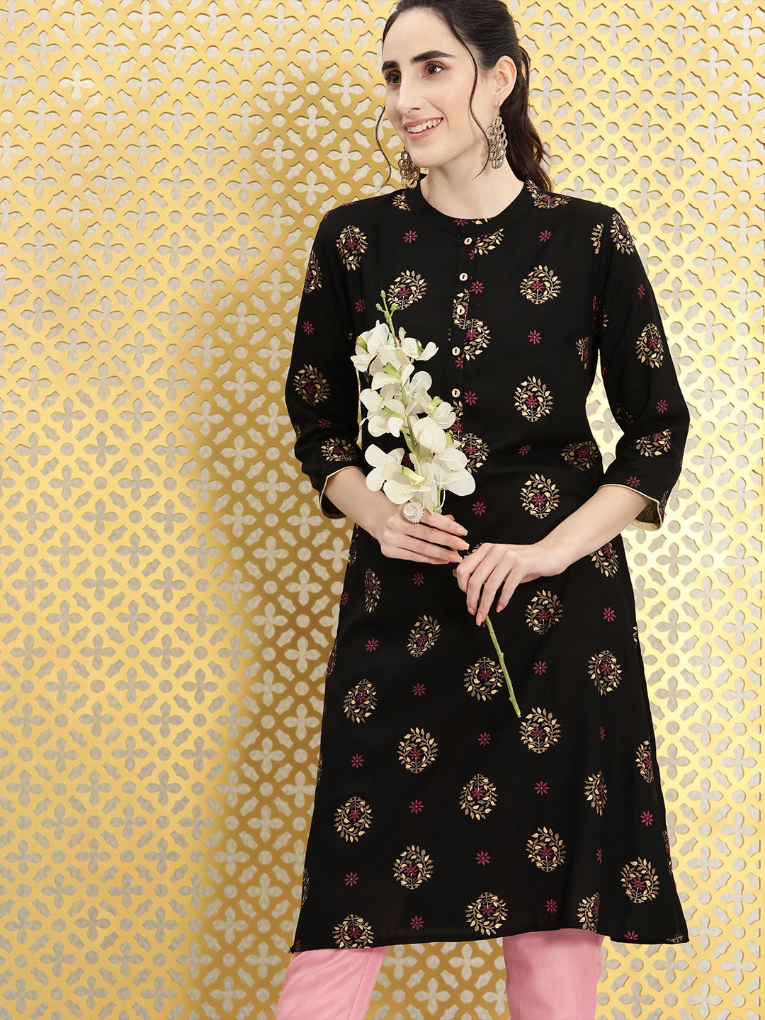 

Ode by House of Pataudi Women Black & Gold-Coloured Printed Rozana Straight Kurta