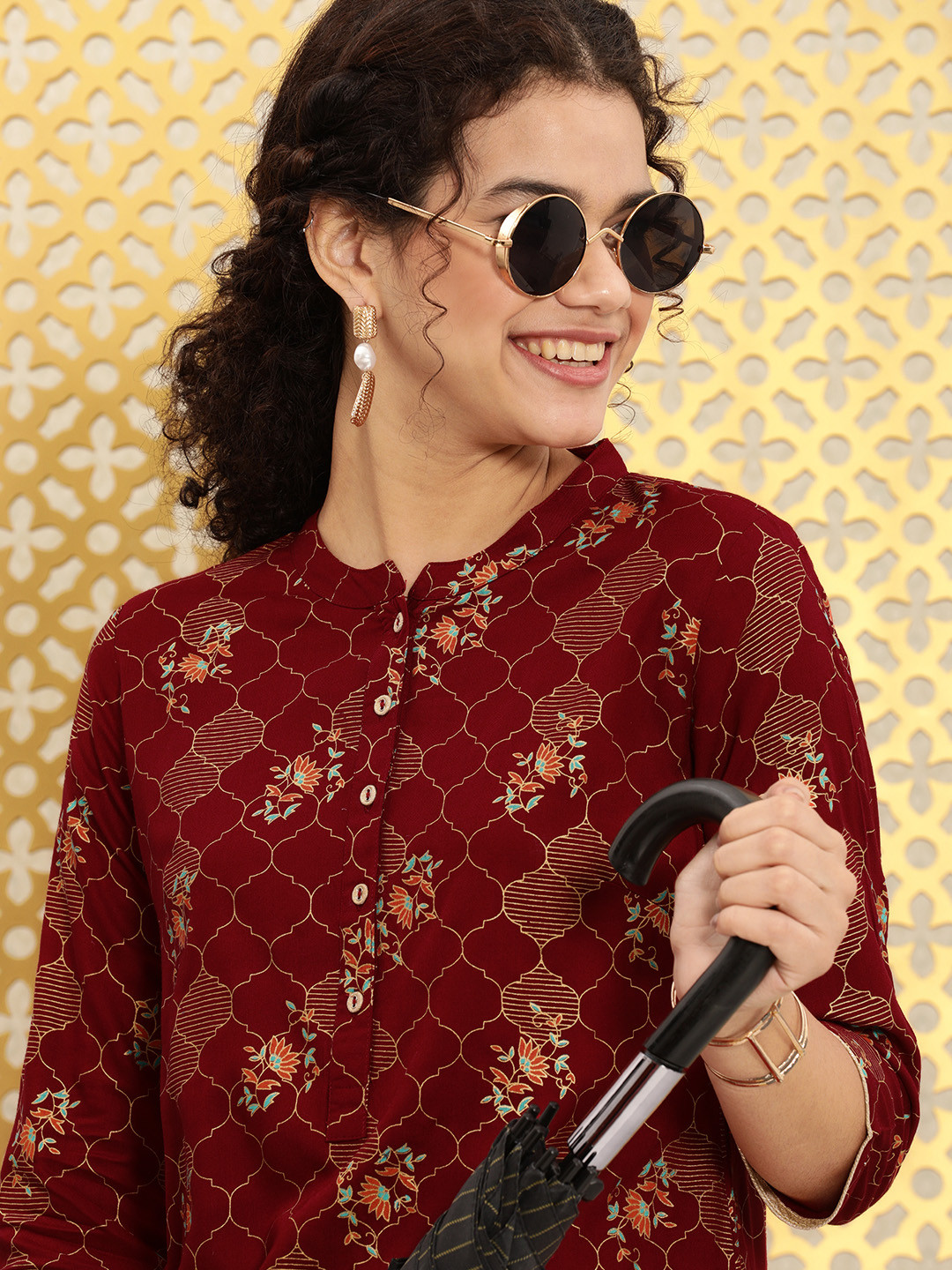 

Ode by House of Pataudi Women Maroon & Gold-Toned Floral Foil Printed Jashn Kurta