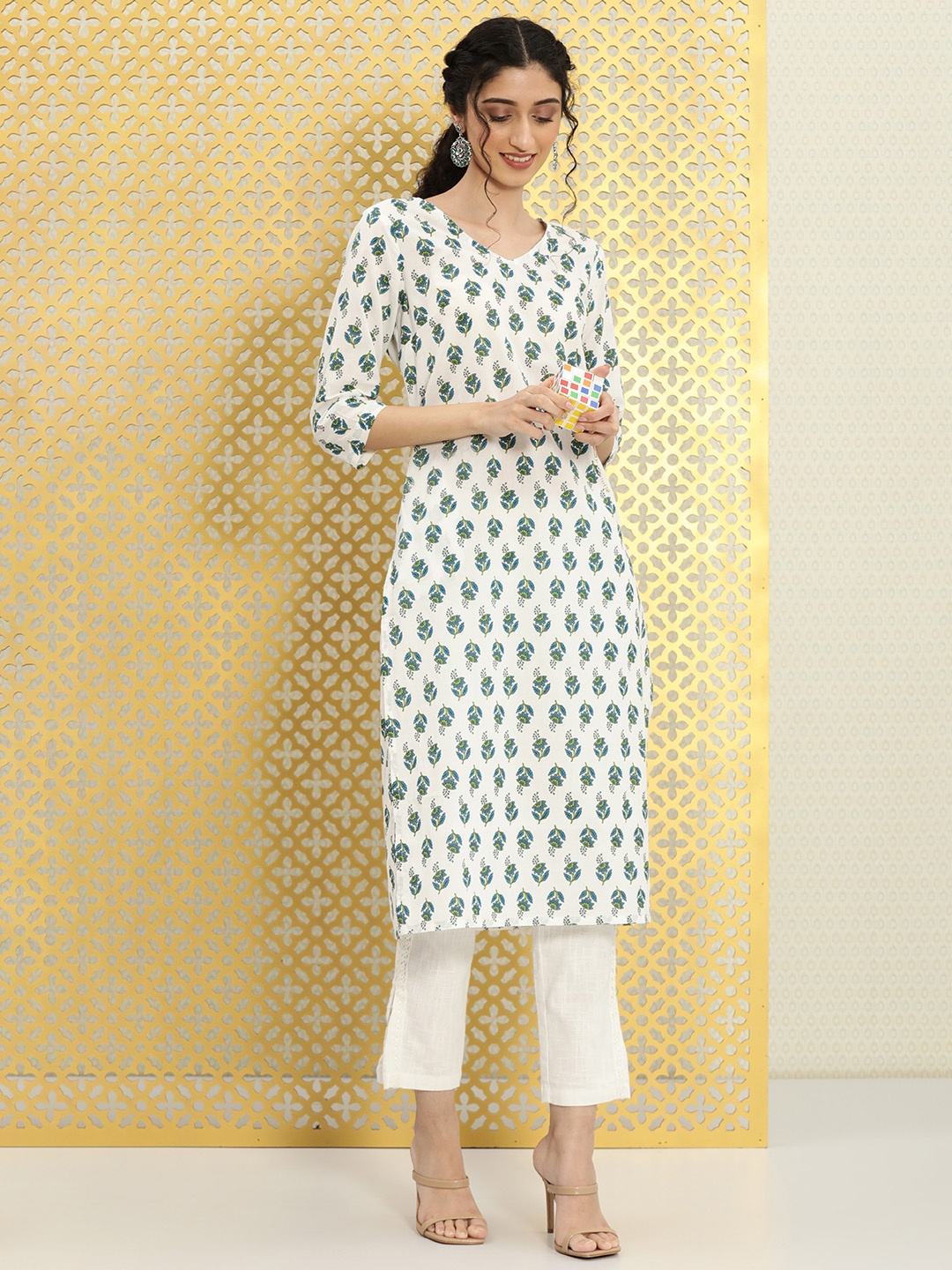 

Ode by House of Pataudi Women White & Blue Floral Printed Floral Rozana Kurta