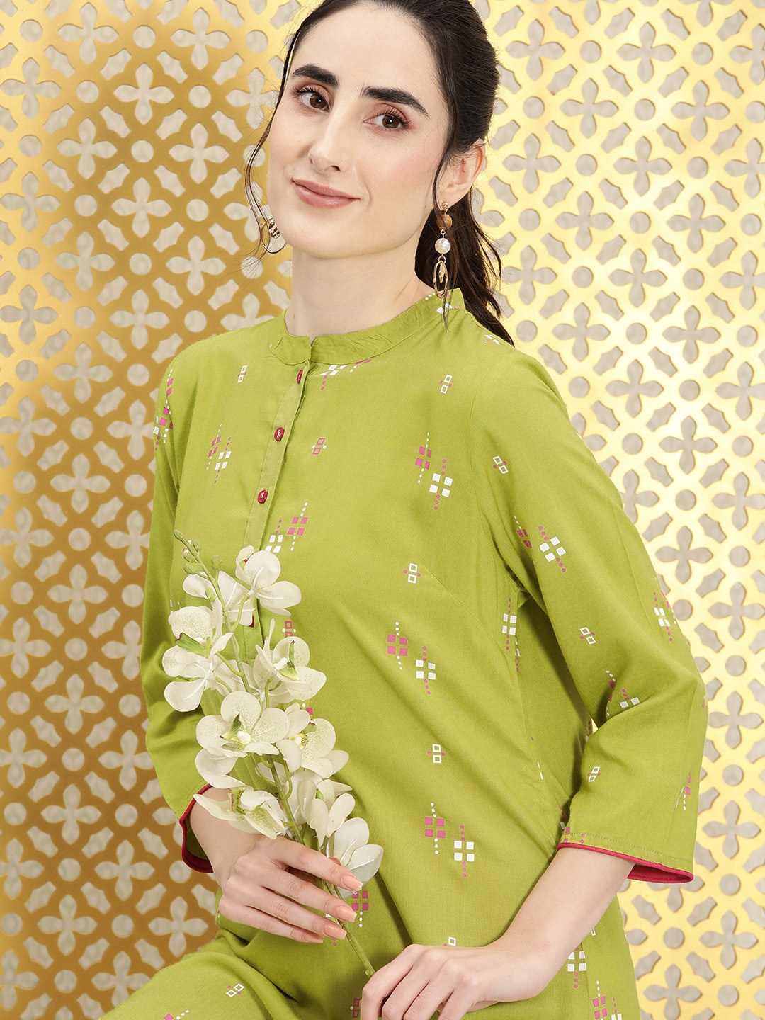 

Ode by House of Pataudi Women Green & White Geometric Printed Rozana Straight Kurta