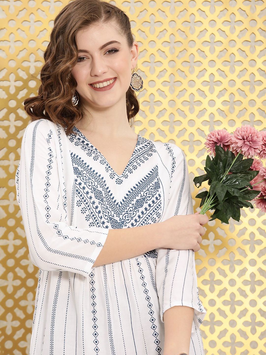 

Ode by House of Pataudi Women White Ethnic Motifs Printed Rozana Kurta with Palazzos
