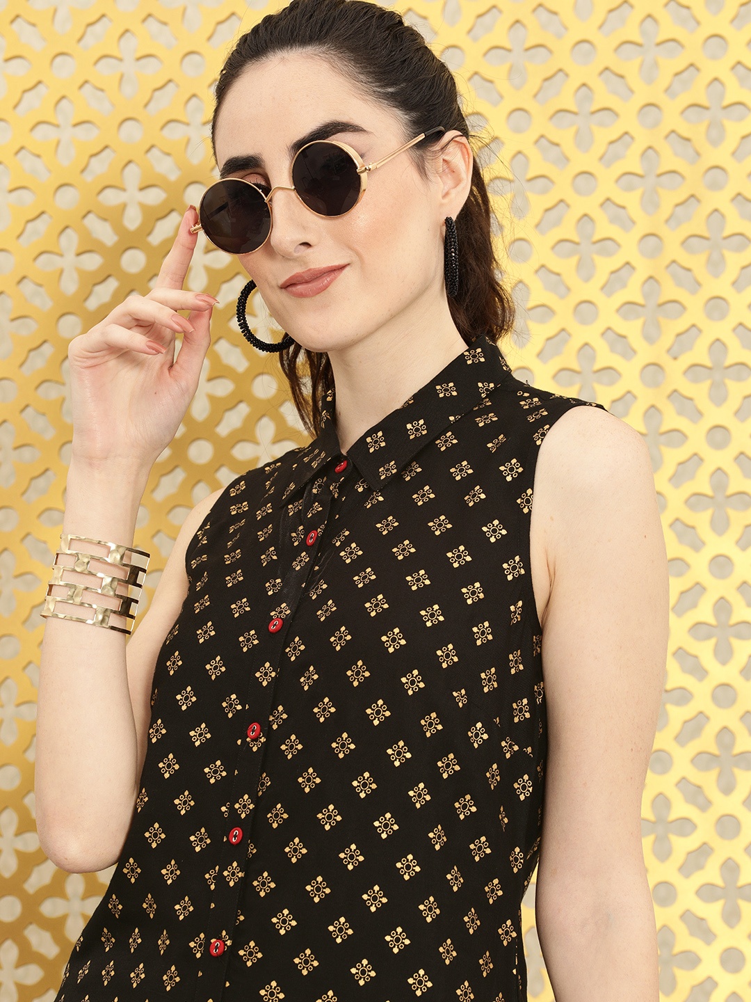 

Ode by House of Pataudi Women Black & Gold Printed Regular Jashn Kurta with Palazzos