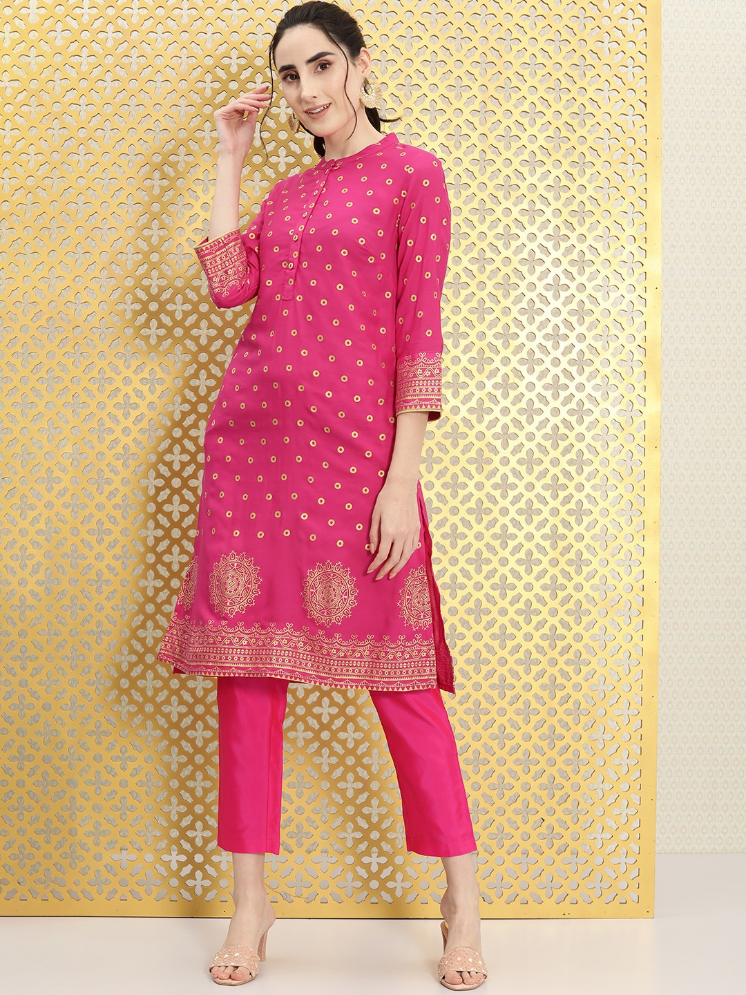 

Ode by House of Pataudi Women Pink & Gold-Coloured Printed Jashn Straight Kurta