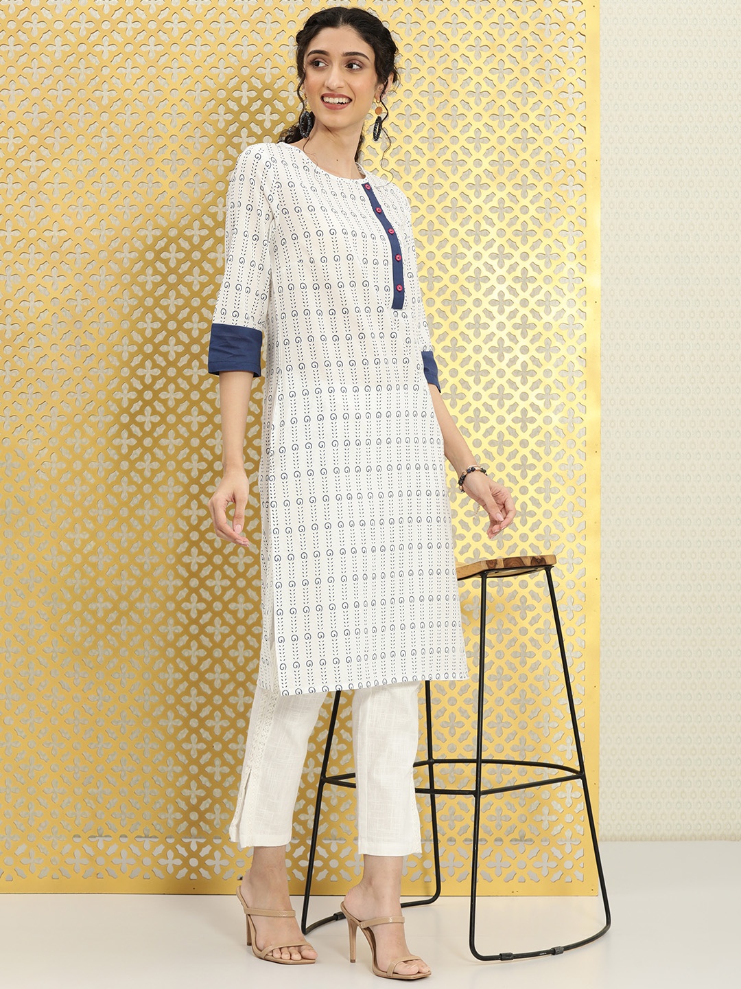 

Ode by House of Pataudi Women White & Navy Blue Ethnic Motifs Printed Rozana Kurta