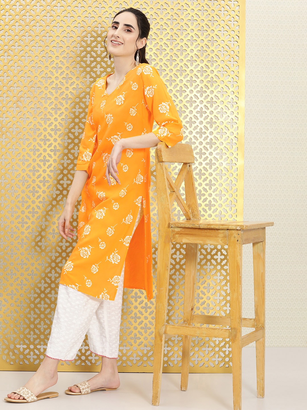 

Ode by House of Pataudi Women Yellow & White Floral Printed Rozana Straight Kurta