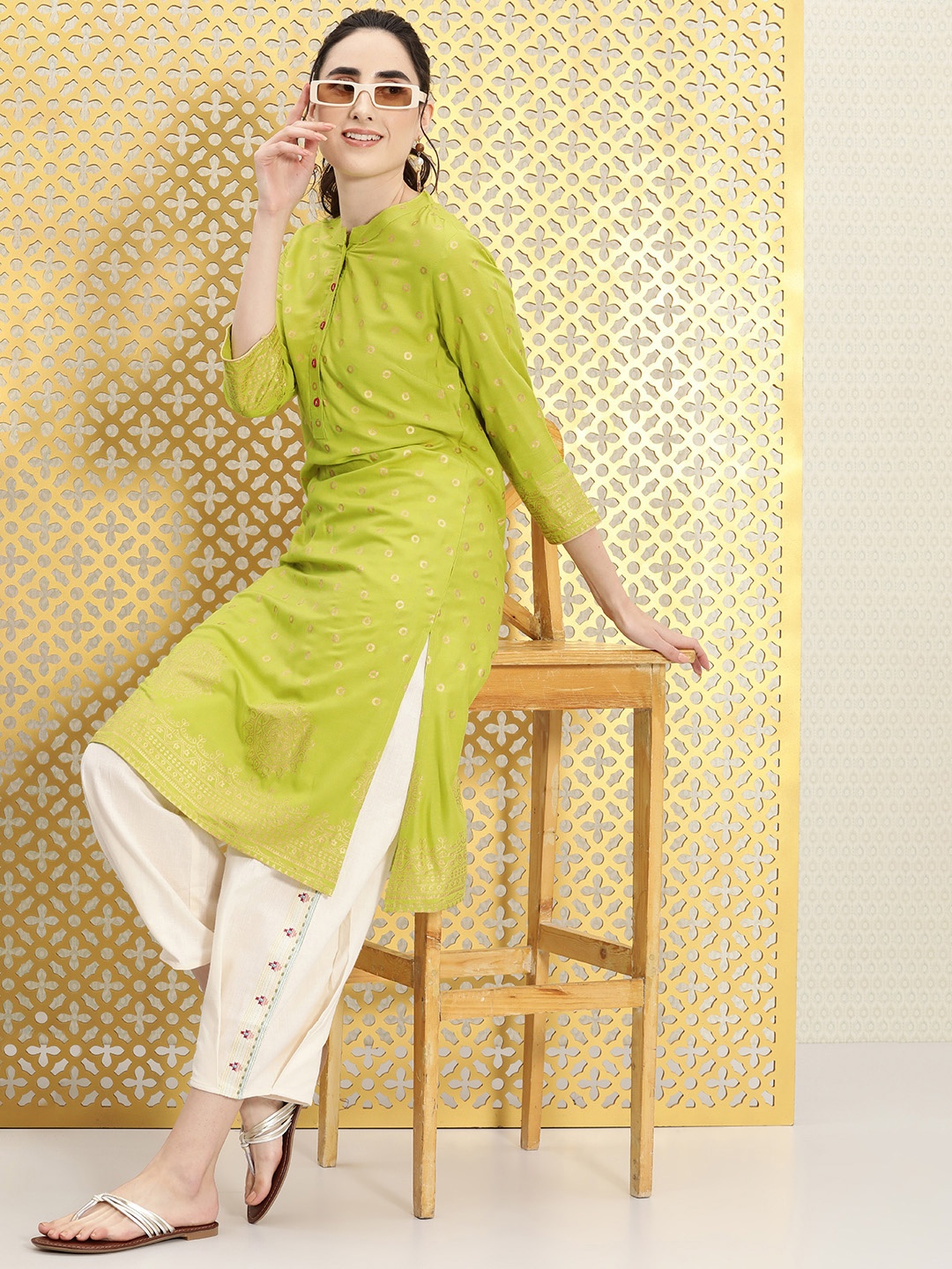 

Ode by House of Pataudi Women Lime Green Printed Straight Rozana Kurta