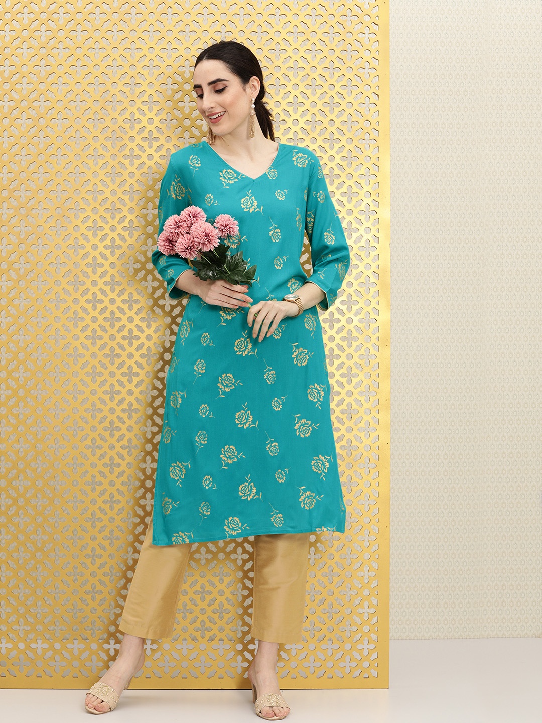 

Ode by House of Pataudi Women Blue & Gold-Coloured Floral Printed Rozana Straight Kurta