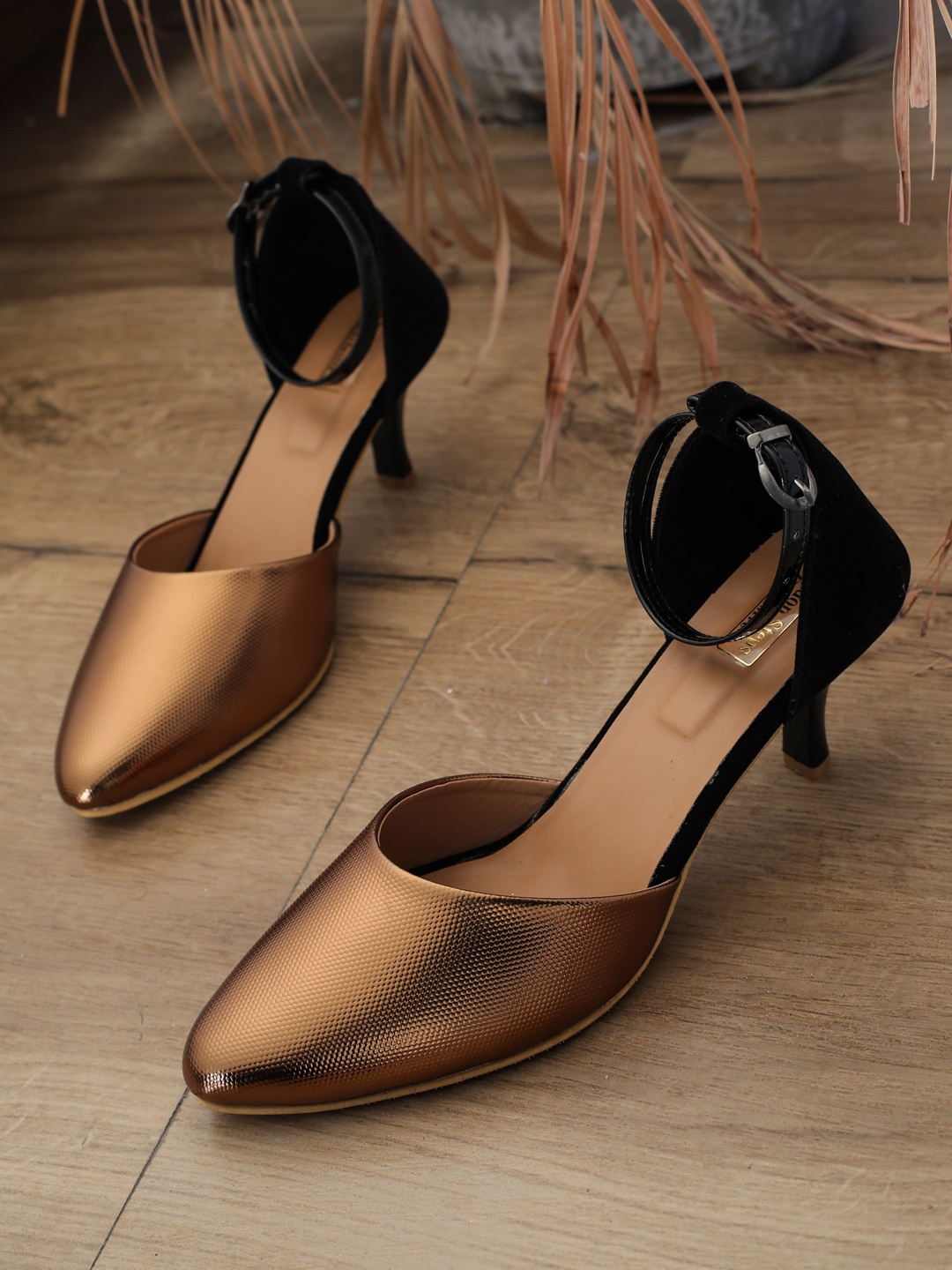 

LONDON STEPS Copper-Toned & Black Colourblocked Kitten Heels