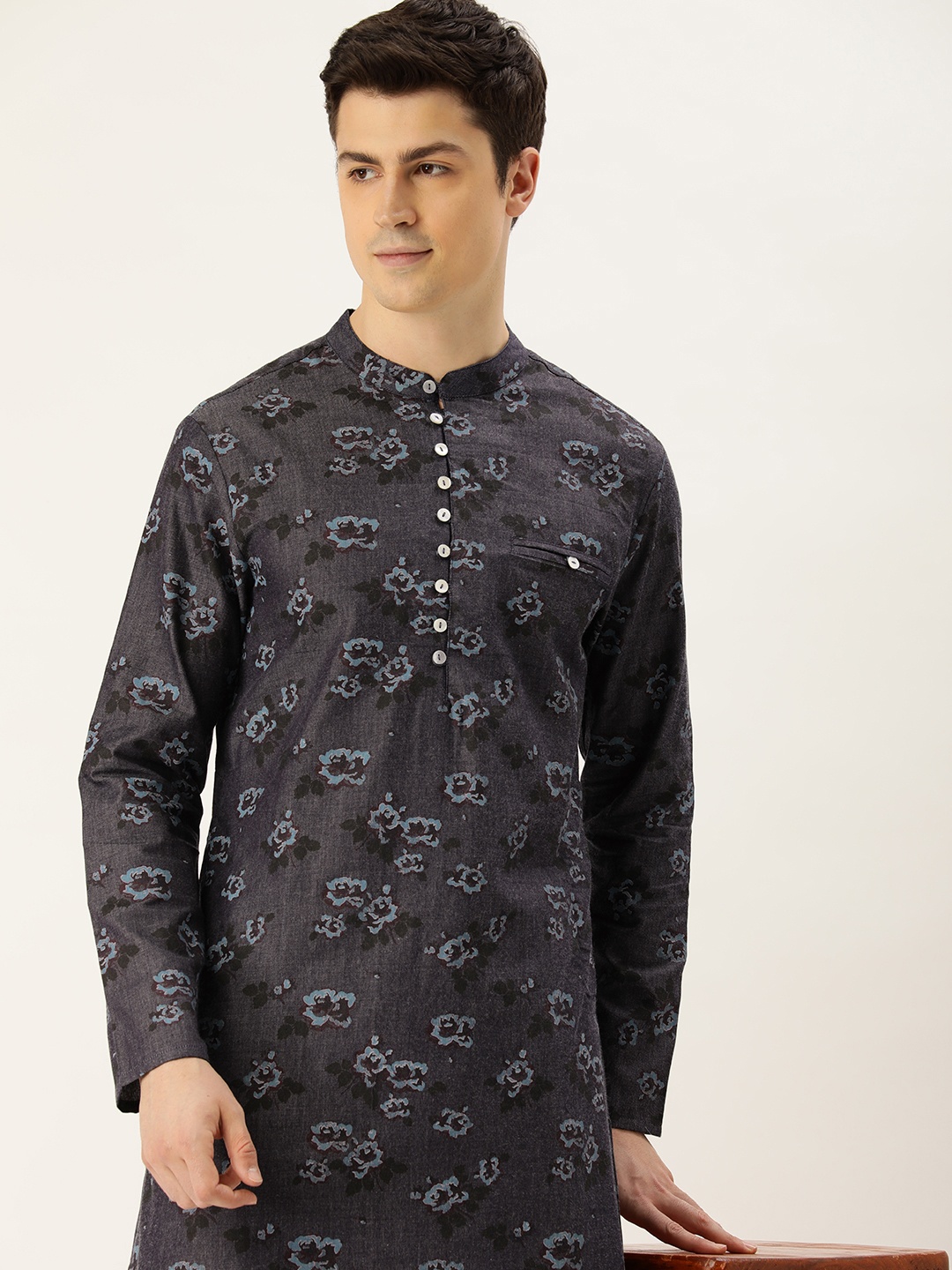 

Ode by House of Pataudi Floral Printed Pure Cotton Kurta, Navy blue