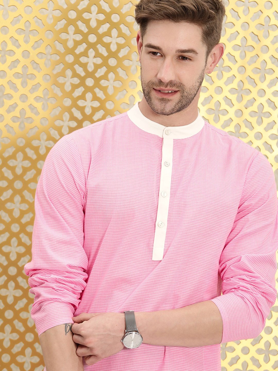 

Ode by House of Pataudi Men Pink & White Checked Kurta