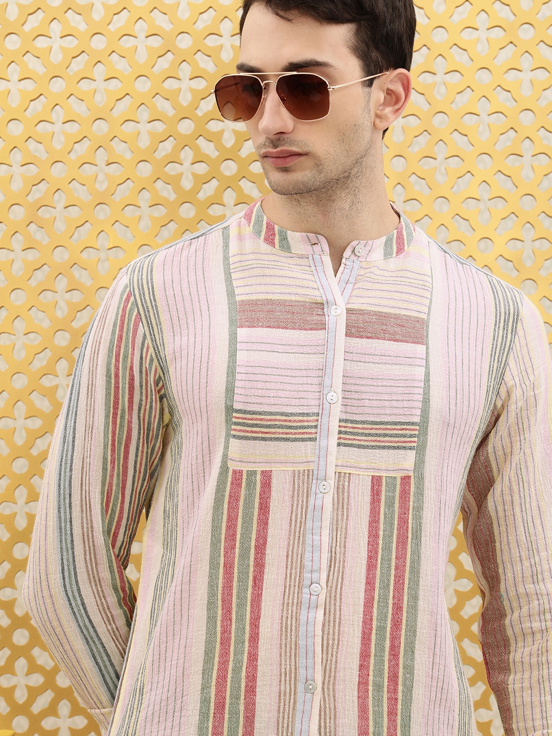 

Ode by House of Pataudi Men Multicoloured Striped Mandarin Collar Kurta, Multi