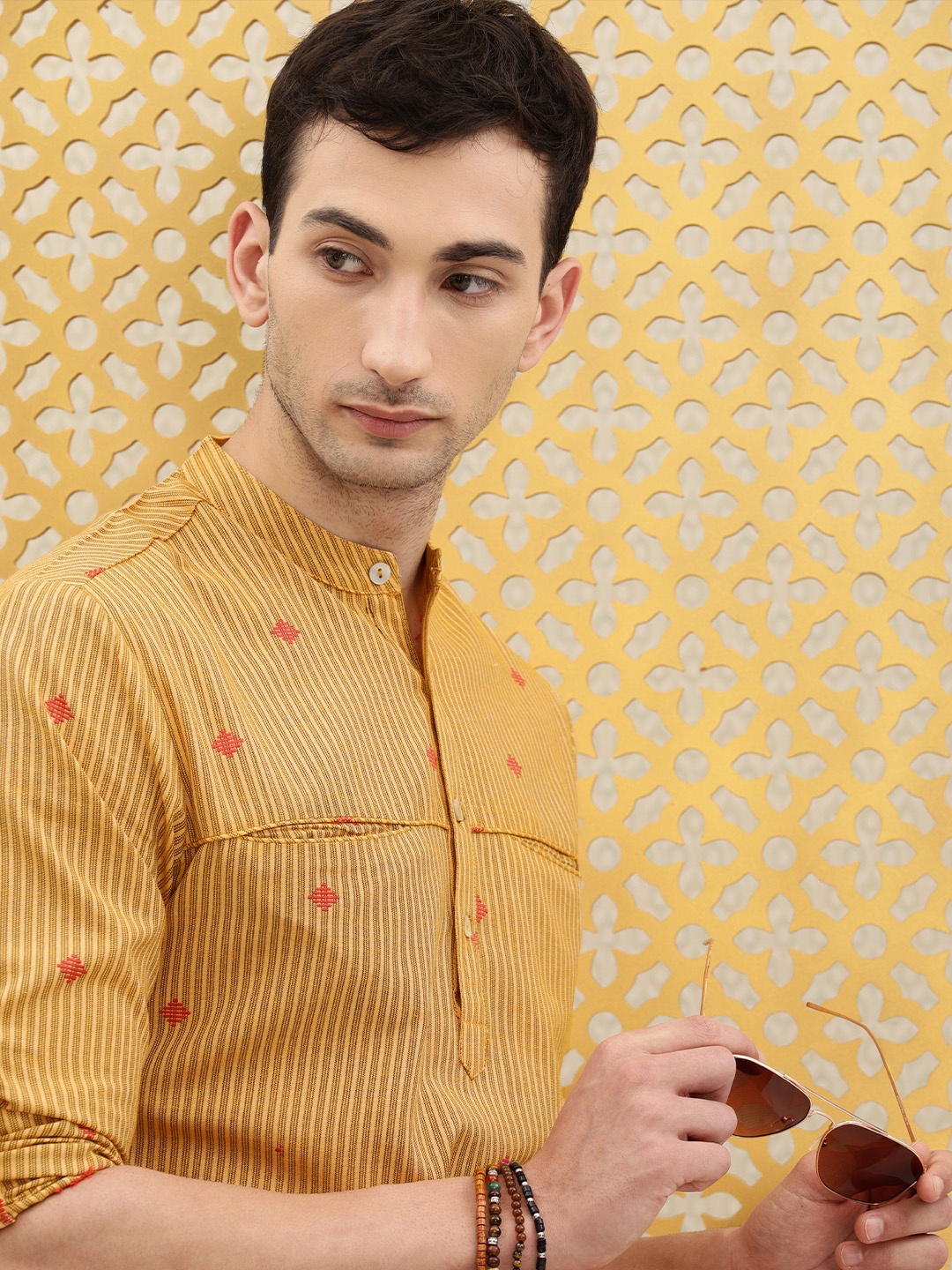

Ode by House of Pataudi Men Yellow & Brown Striped Rozana Kurta