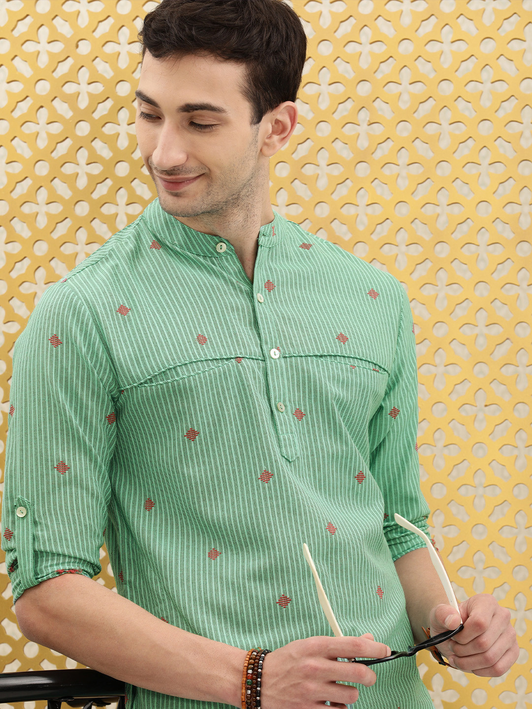 

Ode by House of Pataudi Men Green & Orange Striped Rozana Kurta