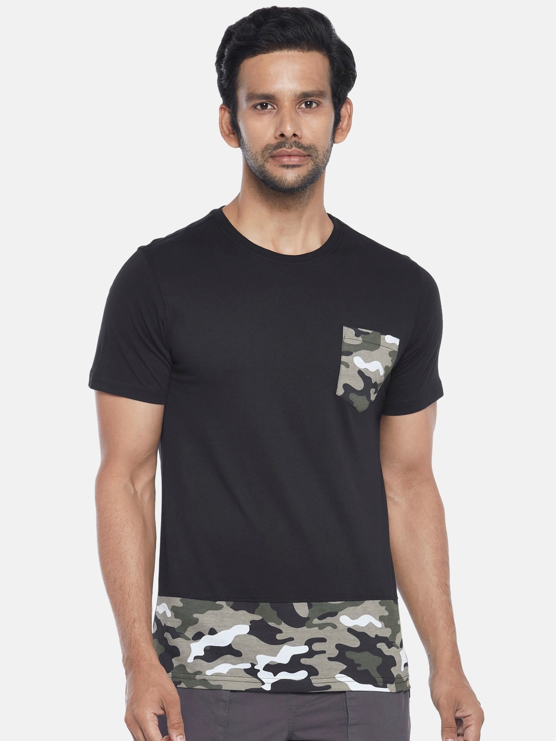 

Urban Ranger by pantaloons Men Black Olive Green Camouflage Printed Pure Cotton T-shirt