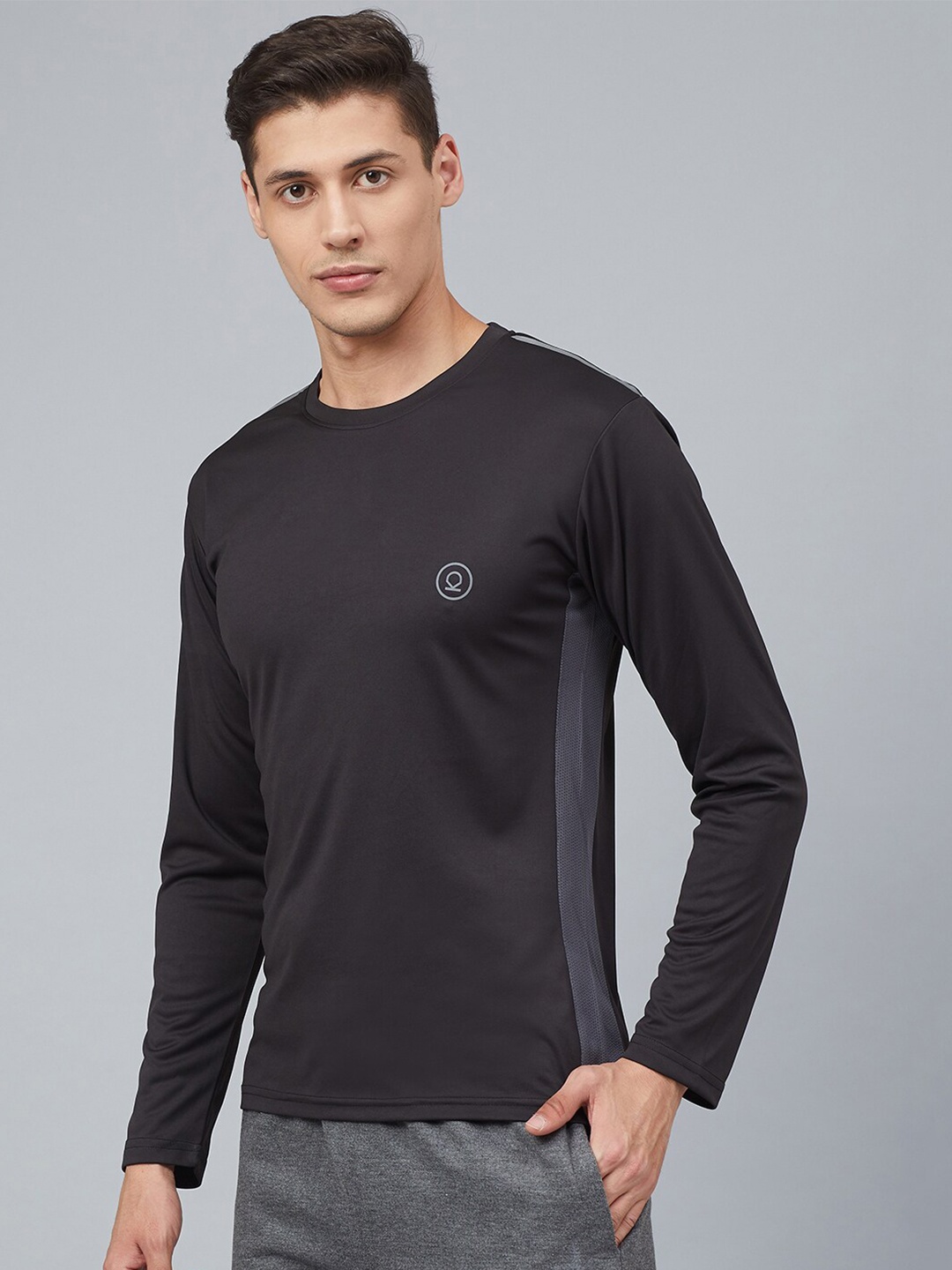 

CHKOKKO Men Black Solid T-shirt