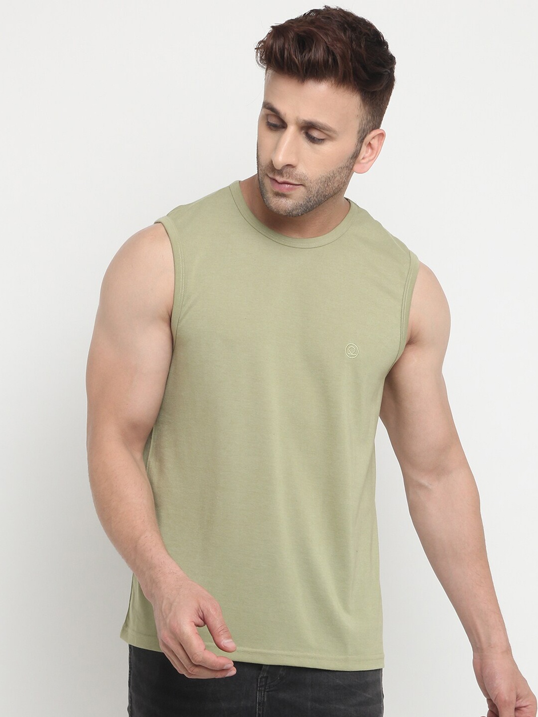 

CHKOKKO Men Olive Green Solid Cotton T-shirt