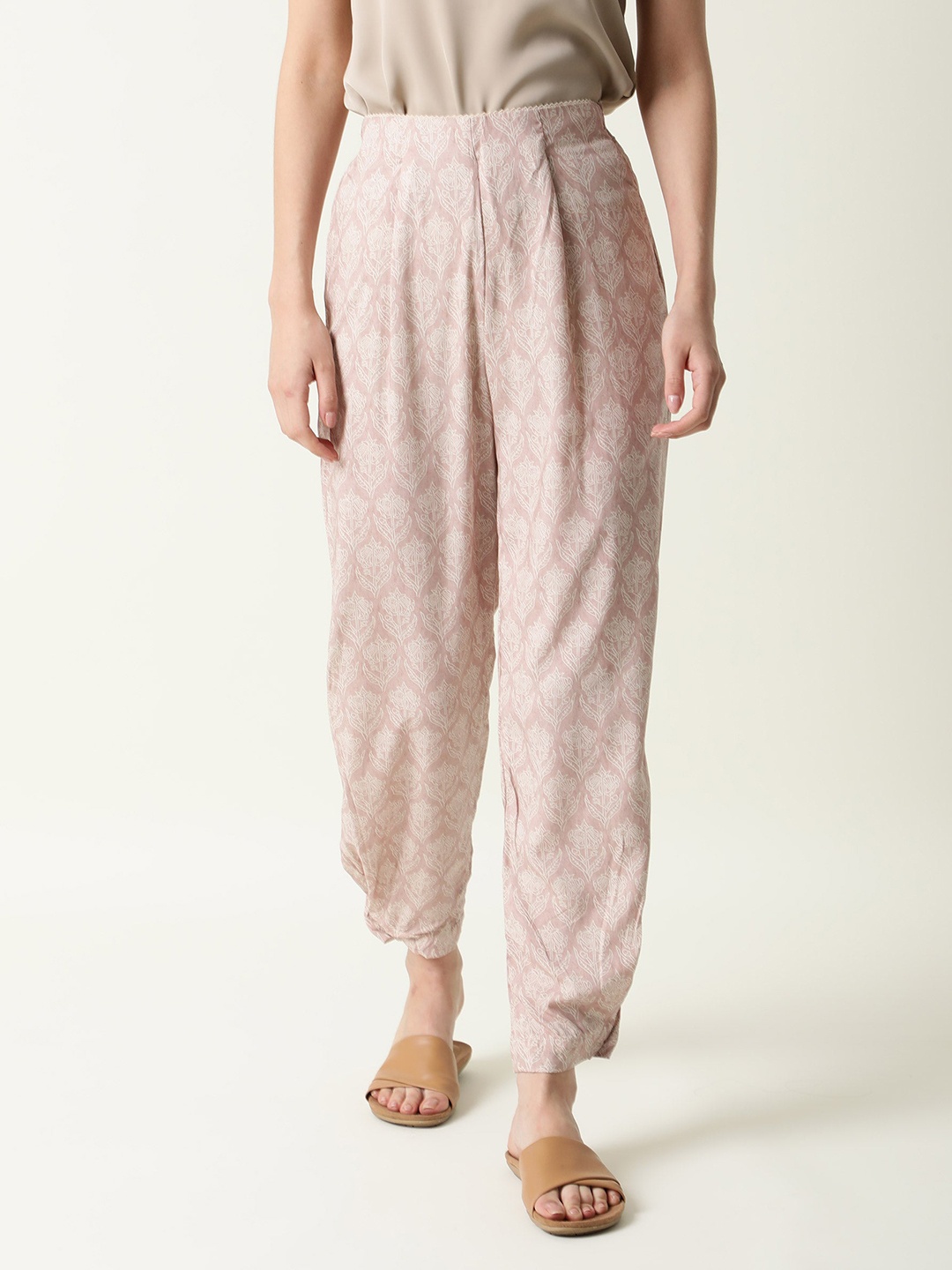 

RAREISM Women Pink & White Ethnic Motifs Printed Pleated Trousers