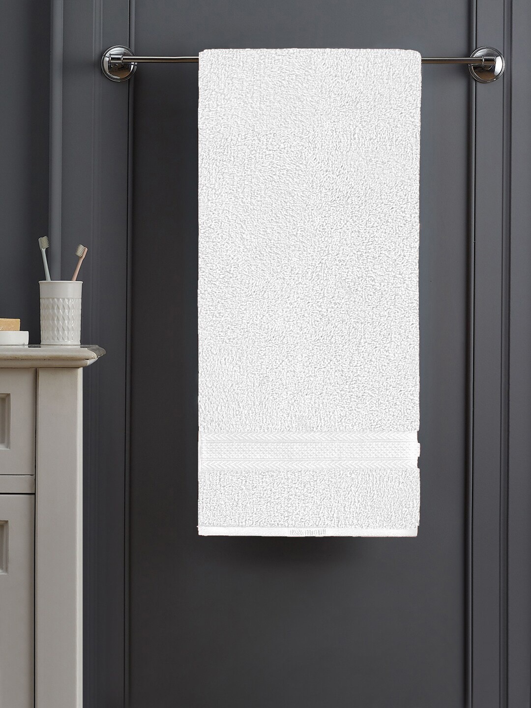 

Raymond Home White Solid 450 GSM Cotton Bath Towel