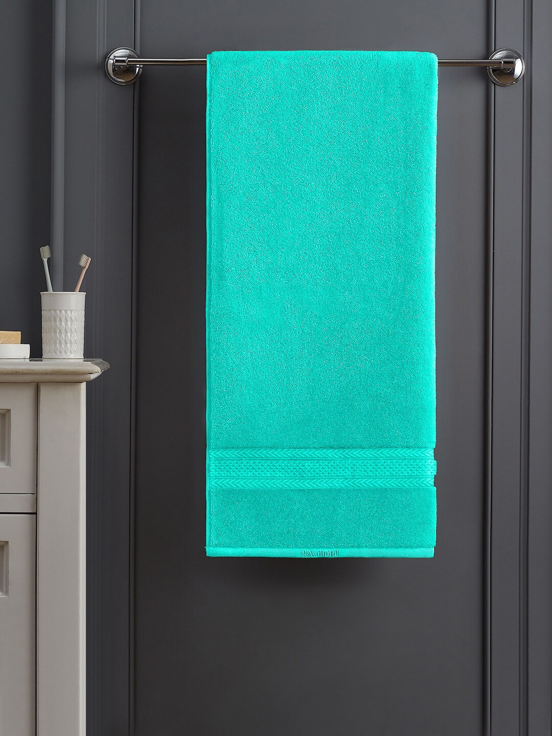 

Raymond Home Green Solid 450 GSM Cotton Bath Towel